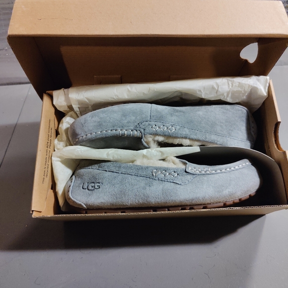 Uggs - Picture 4 of 7